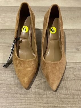 Tahari Suede Pointed-Toe Pumps in Camel Size 9